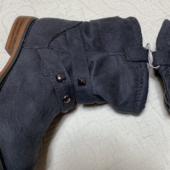 7US Faux Suede Boots by Old Navy - Picture 9 of 15